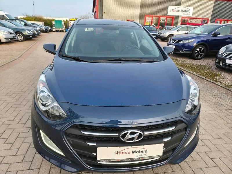 Gebraucht Hyundai i30 110 PS (80 kW) 2017 Blau Kombi