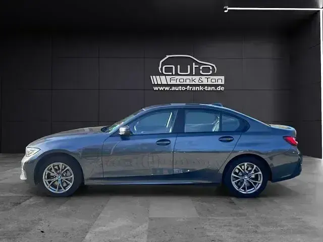 Usata BMW 330e Advantage 252 CV (185 kW) 2020 Grigio Berlina
