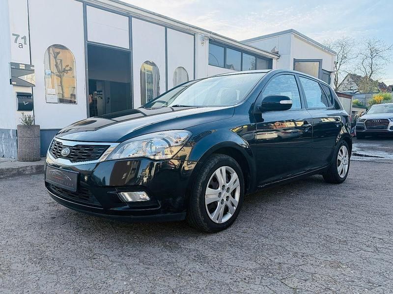 Second-hand Kia Ceed 90 CP (66 kW) 2010 Negru Hatchback