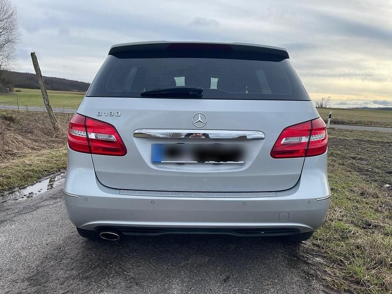 Gebraucht Mercedes B180 122 PS (89 kW) 2012 Silber Van / Kleinbus