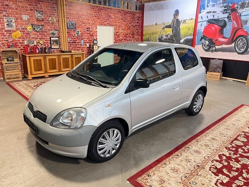 Silber Gebraucht 2002 Toyota Yaris Eco Kleinwagen | 950 € (Fairer Preis) - Bild 1/4