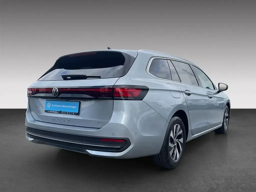 Gebraucht VW Passat Business 150 PS (110 kW) 2025 Oyster silver metallic (metallic) Kombi