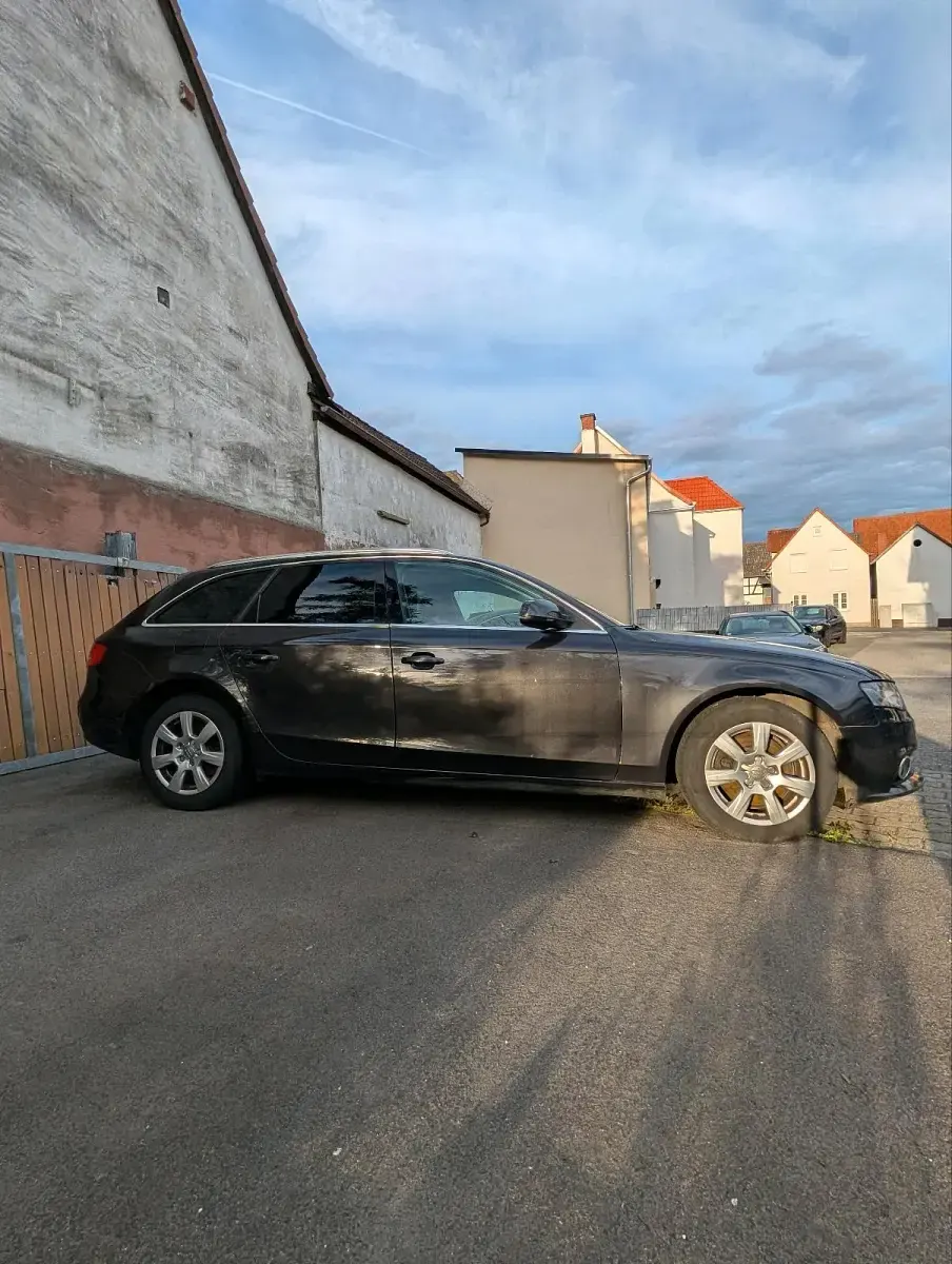 Gebraucht Audi A4 120 PS (88 kW) 2010 Schwarz Kombi