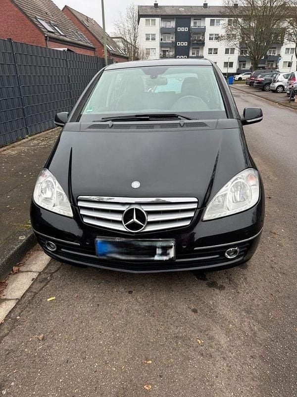 Gebraucht Mercedes A180 Elegance 109 PS (80 kW) 2012 Schwarz Van / Kleinbus