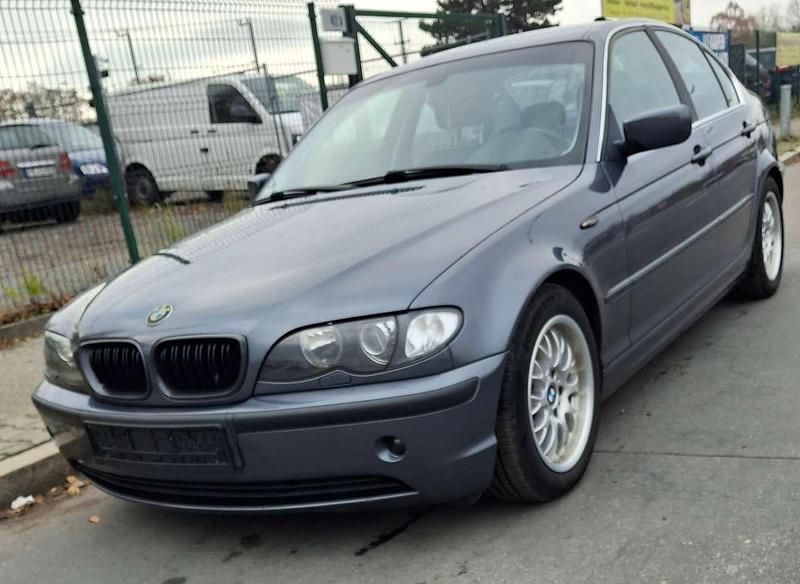 Grau Gebraucht 2002 BMW 320 Limousine | 2.250 € (Guter Preis) - Bild 1/4