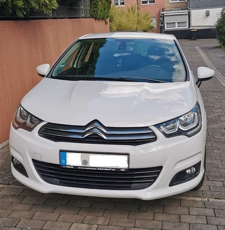 Weiß Gebraucht 2017 Citroën C4 Live Limousine | 7.130 € (Fairer Preis) - Bild 1/4