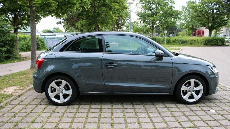 Gebraucht Audi A1 90 PS (66 kW) 2016 Grau Kleinwagen