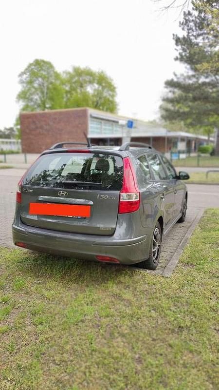 Gebraucht Hyundai i30 Classic 90 PS (66 kW) 2011 Grau Kombi