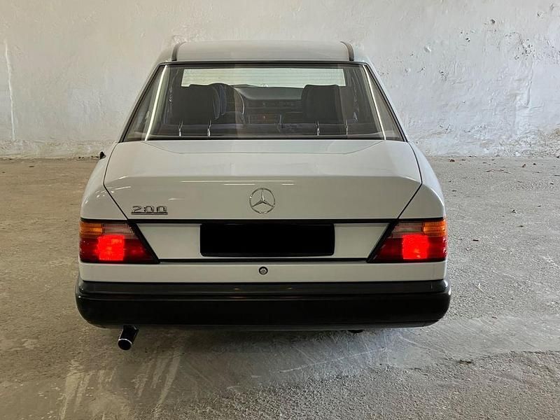 Gebraucht Mercedes 200 105 PS (77 kW) 1988 Weiß Limousine