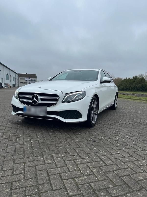 Gebraucht Mercedes E220 194 PS (142 kW) 2017 Weiß Kombi