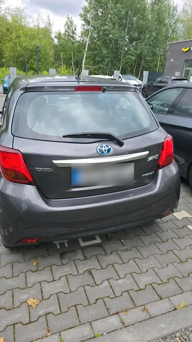 Gebraucht Toyota Yaris 100 PS (73 kW) 2016 Grau Kleinwagen