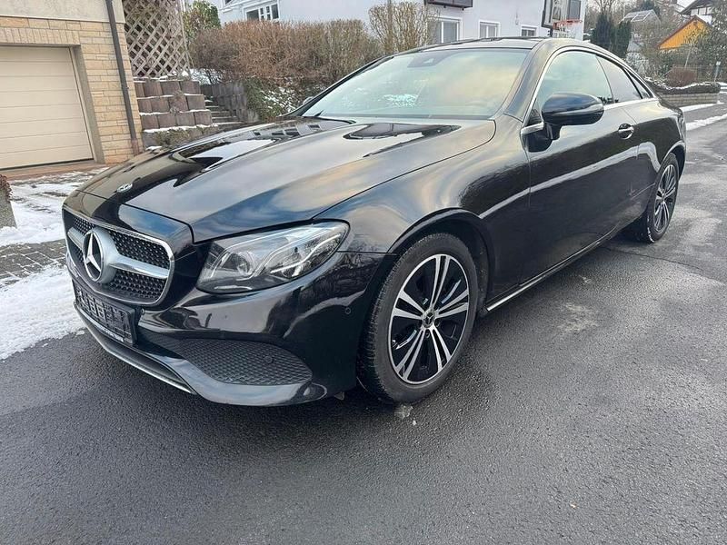 Schwarz Gebraucht 2018 Mercedes E220 Avantgarde Coupé | 19.990 € (Fairer Preis) - Bild 1/4