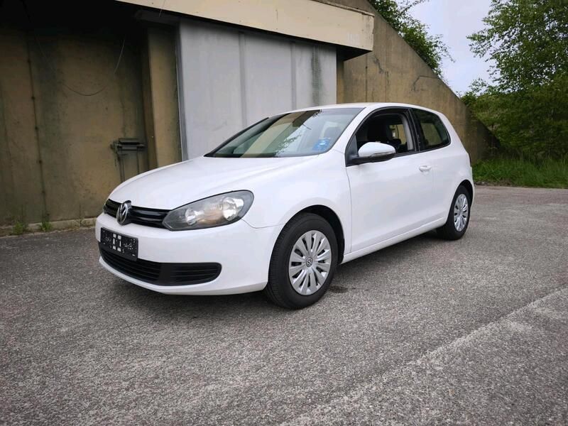 Weiß Gebraucht 2011 VW Golf VI Kleinwagen | 3.799 € (Guter Preis) - Bild 1/4