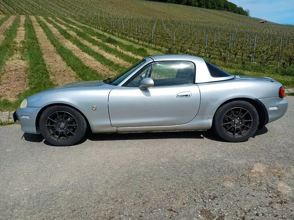 Second-hand Mazda MX5 145 CP (106 kW) 2001 Argintiu Cabrio