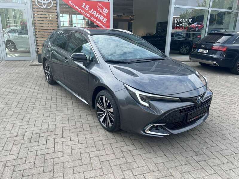 Grau Neu 2025 Toyota Corolla Kombi | 32.950 € - Bild 1/4