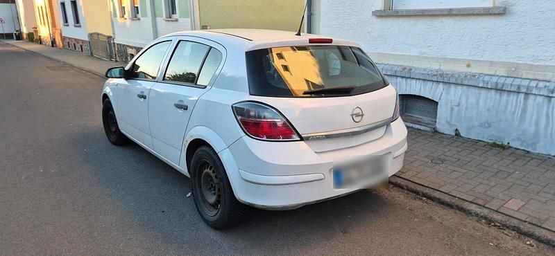 Gebraucht Opel Astra 90 PS (66 kW) 2009 Weiß Limousine