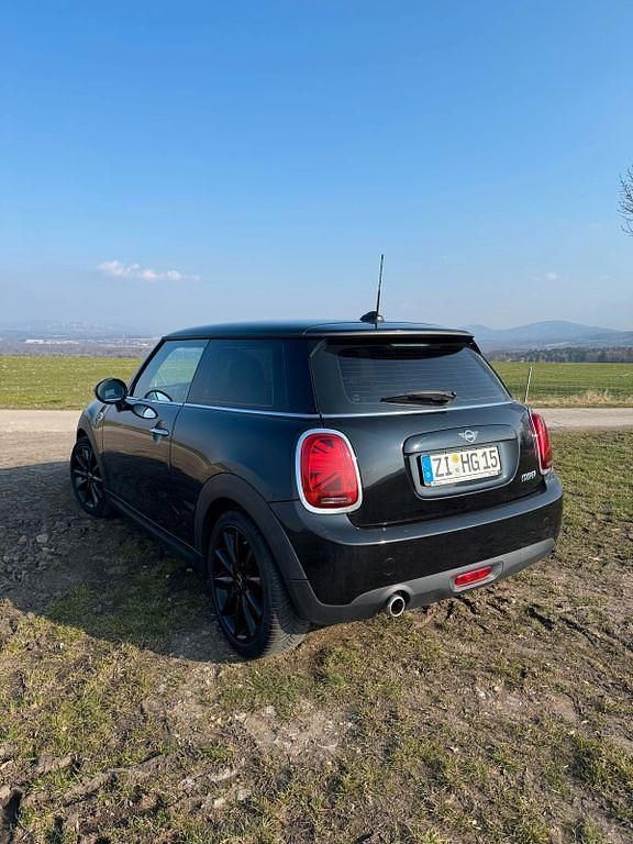 Gebraucht Mini Cooper 136 PS (100 kW) 2019 Schwarz Kleinwagen