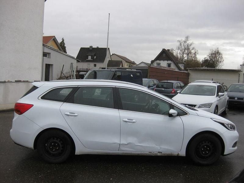 Gebraucht Kia Ceed Sportswagon Vision 135 PS (99 kW) 2013 Weiß Kombi
