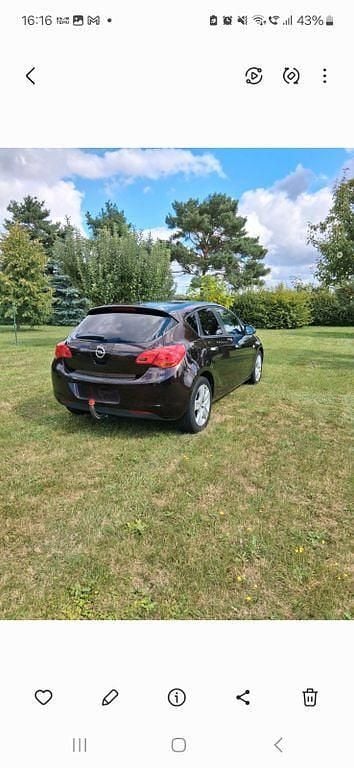Schwarz Gebraucht 2011 Opel Astra Design Edition Limousine | 6.100 € (Fairer Preis) - Bild 1/4