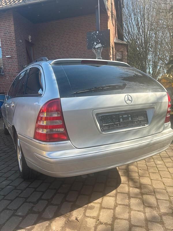 Silber Gebraucht 2002 Mercedes C180 Kombi | 1.450 € (Guter Preis) - Bild 1/4