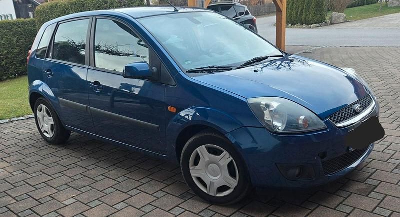 Gebraucht Ford Fiesta Ghia 101 PS (74 kW) 2008 Blau Kleinwagen