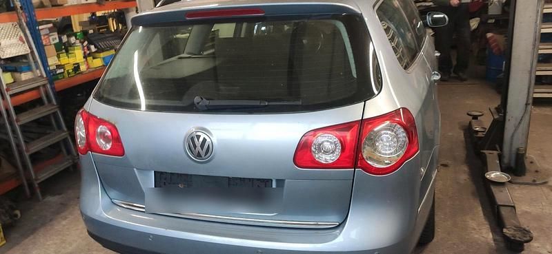 Gebraucht VW Passat 140 PS (102 kW) 2007 Blau Kombi