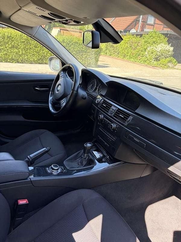 Gebraucht BMW 318 Performance 143 PS (105 kW) 2011 Schwarz Kombi