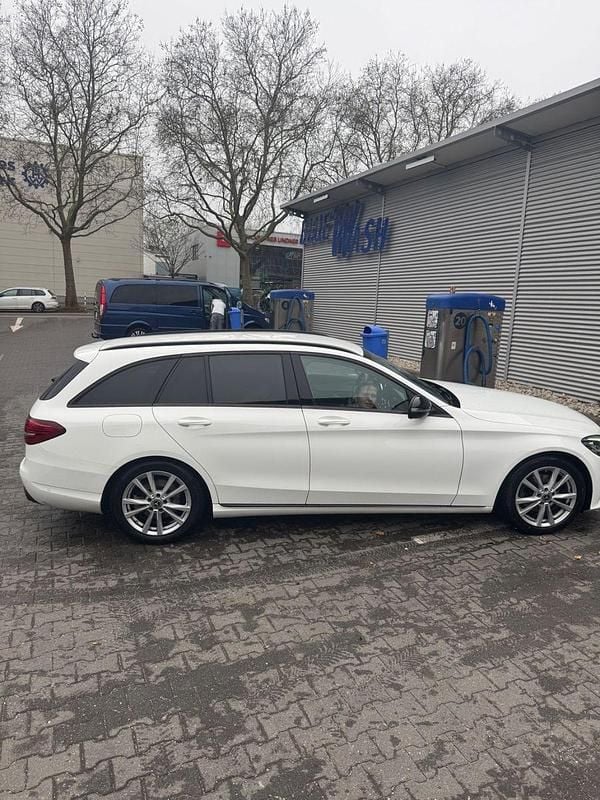 Gebraucht Mercedes 220 194 PS (142 kW) 2018 Weiß Van / Kleinbus