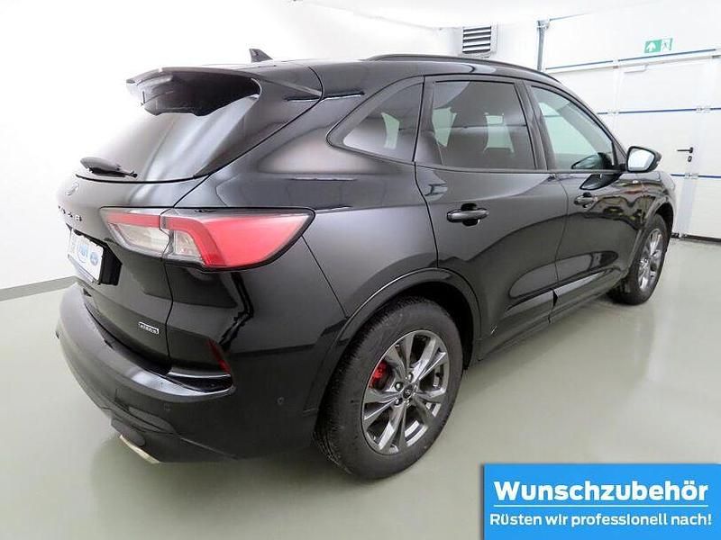 Usado Ford Kuga ST-Line X 225 HP (165 kW) 2023 Preto SUV