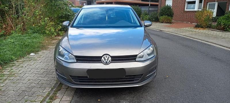 Grau Gebraucht 2014 VW Golf VII Comfortline Limousine | 5.999 € (Superpreis) - Bild 1/4