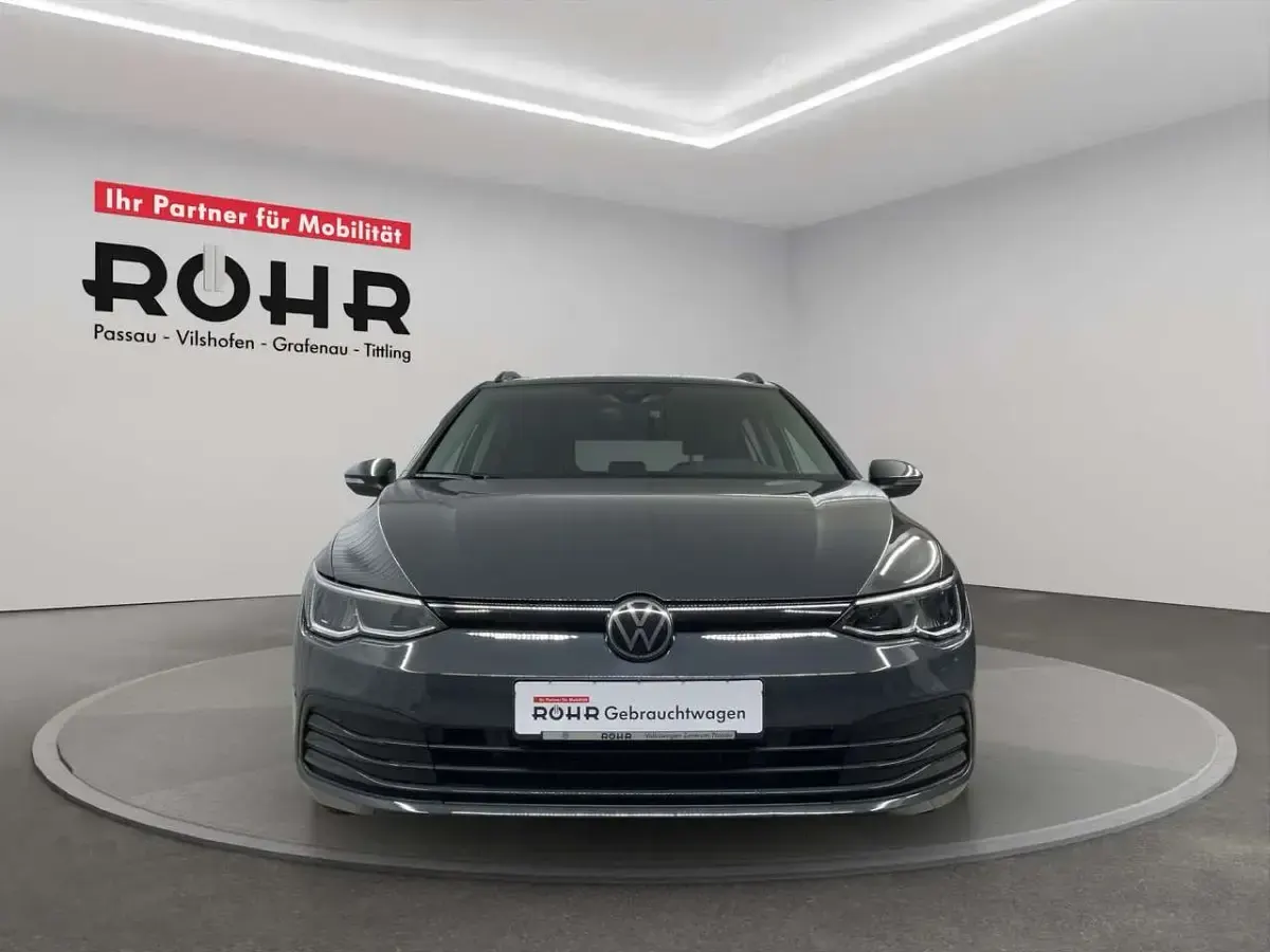 Second-hand VW Golf VIII Life 131 CP (96 kW) 2023 Gri Break