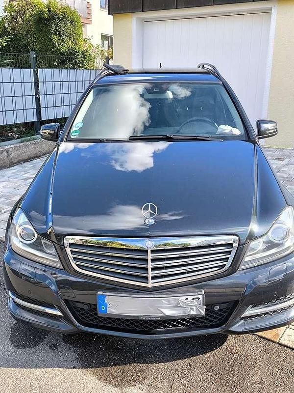 Schwarz Gebraucht 2012 Mercedes C220 Kombi | 7.990 € (Guter Preis) - Bild 1/4