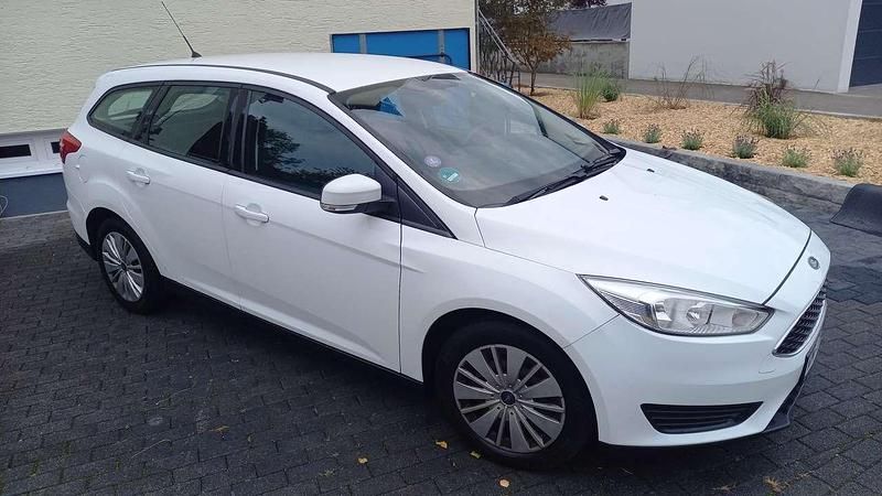 Schwarz Gebraucht 2017 Ford Focus Trend Kombi | 6.900 € (Guter Preis) - Bild 1/4