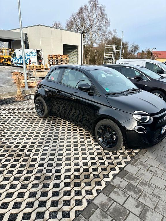 Gebraucht Fiat 500e Icon 86 kW (118 PS) 2022 Schwarz Limousine
