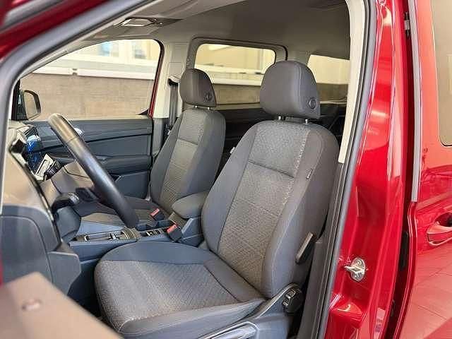 Gebraucht Ford Tourneo Titanium 122 PS (89 kW) 2024 Rot metallic