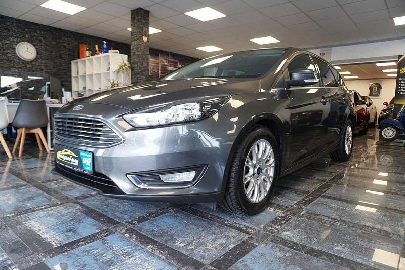 Gebraucht Ford Focus Titanium 125 PS (91 kW) 2015 Grau Kombi