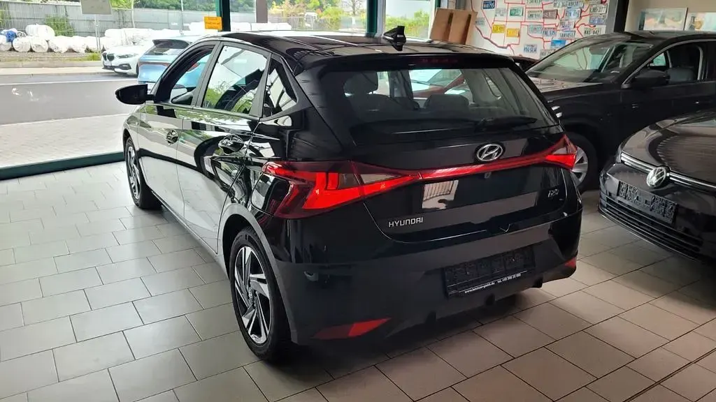 Gebraucht Hyundai i20 101 PS (74 kW) 2024 Schwarz Kleinwagen