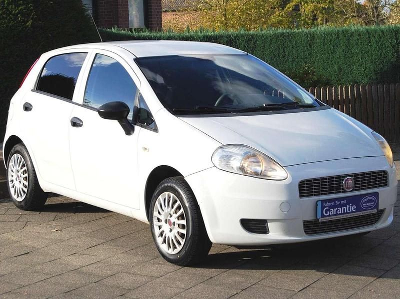 Bianco divino/zenit/ghiaccio/ Gebraucht 2009 Fiat Grande Punto Active Kleinwagen | 1.990 € (Fairer Preis) - Bild 1/4