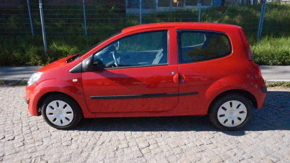 Second-hand Renault Twingo Authentique 58 CP (42 kW) 2008 Roșu Hatchback