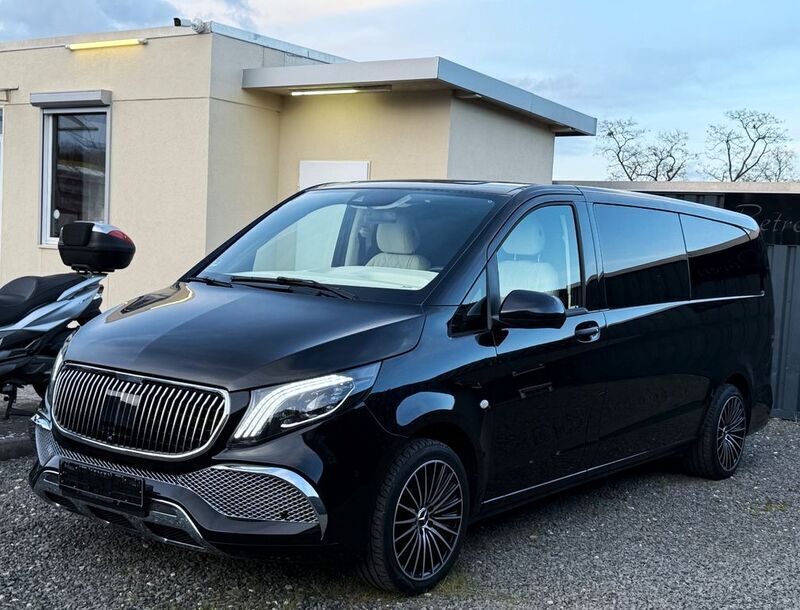 Schwarz Gebraucht 2023 Mercedes Vito Van / Kleinbus | 89.999 € - Bild 1/4