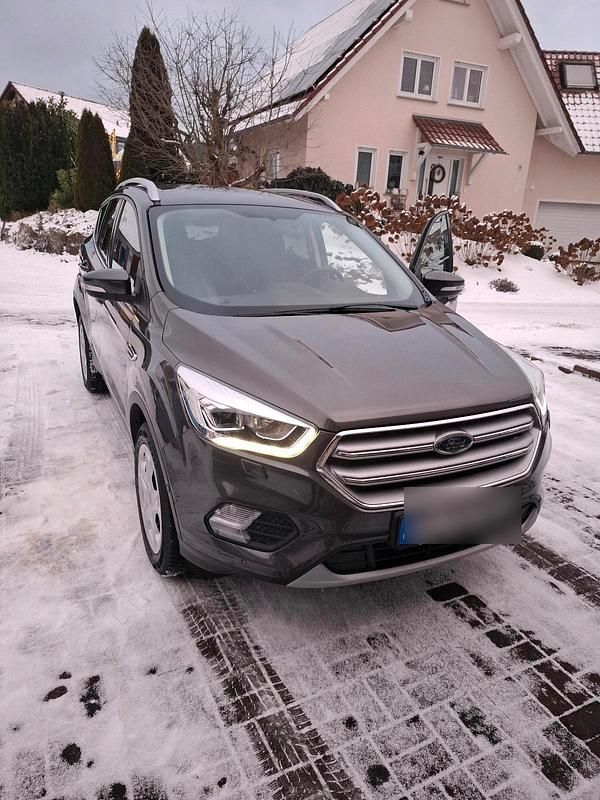 Gebraucht Ford Kuga Cool & Connect 150 PS (110 kW) 2019 Grau SUV