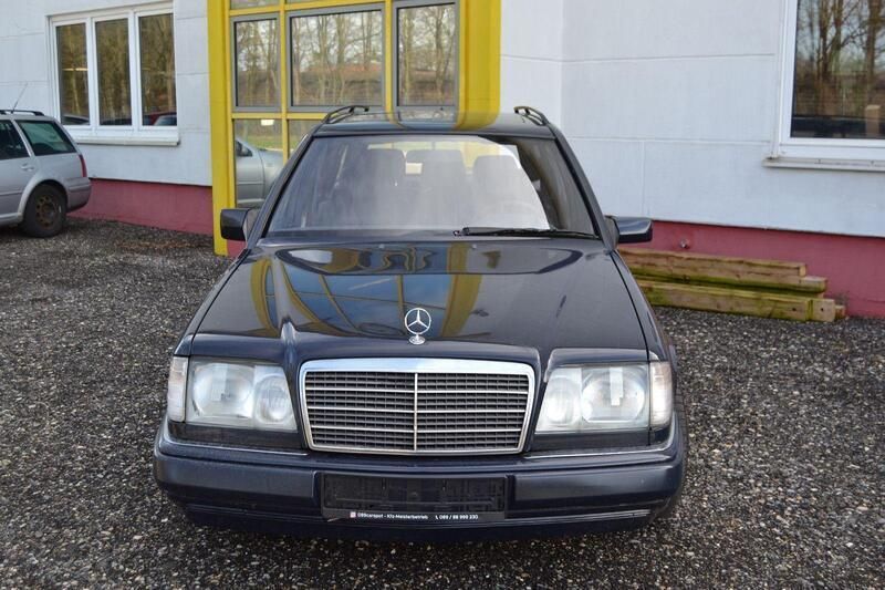 Blau Gebraucht 1995 Mercedes E200 Kombi | 2.888 € - Bild 1/4