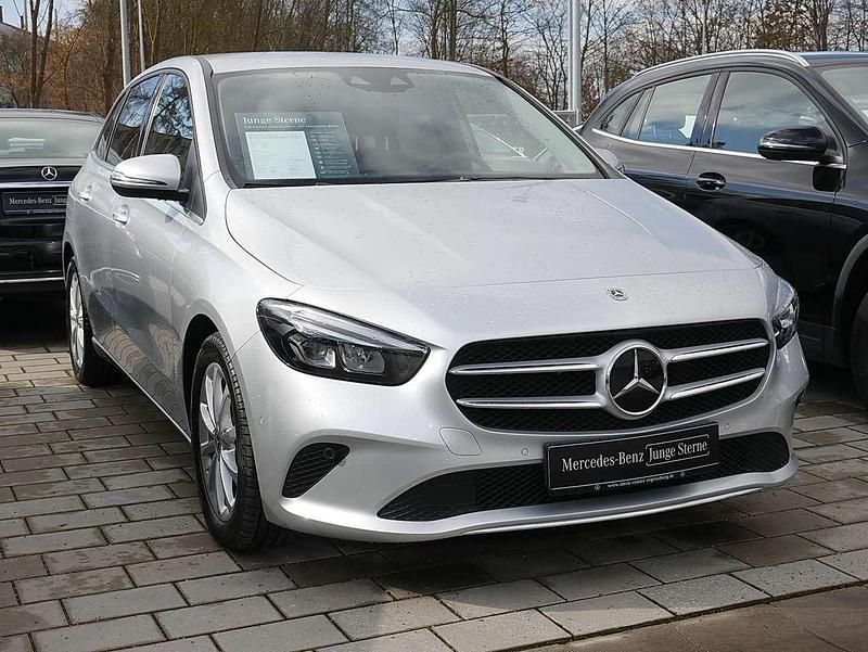 Gebraucht Mercedes B220 Style 190 PS (139 kW) 2022 Iridiumsilber Van / Kleinbus