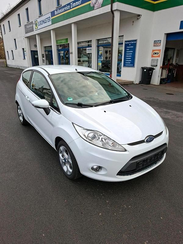 Gebraucht Ford Fiesta Titanium 97 PS (71 kW) 2011 Weiß Kleinwagen
