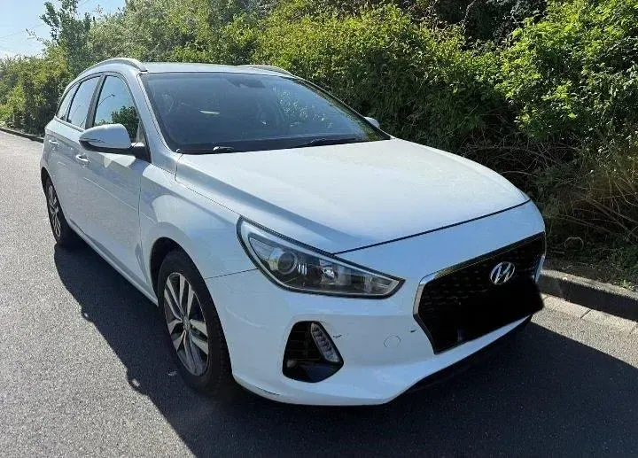 Gebraucht Hyundai i30 110 PS (80 kW) 2018 Weiß Kombi