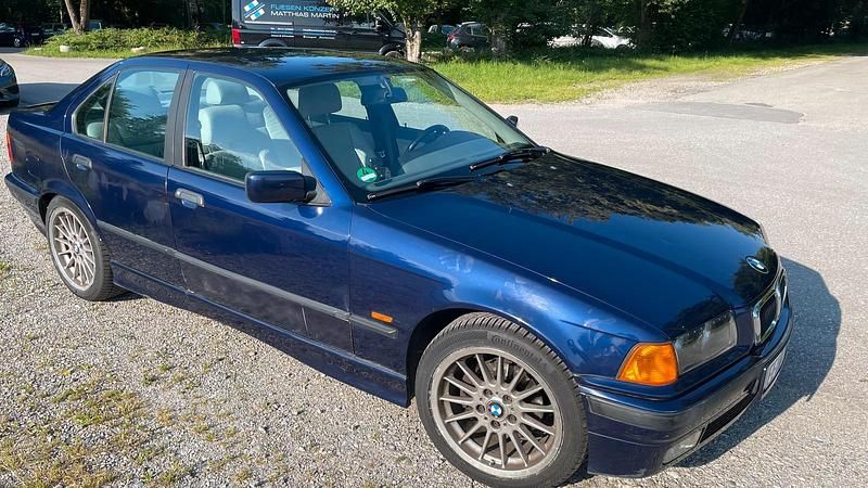 Blau Gebraucht 1997 BMW 320 Limousine | 3.000 € (Guter Preis) - Bild 1/4