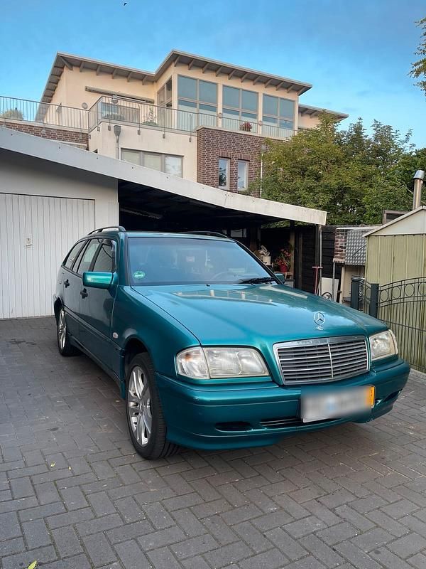 Grün Gebraucht 1999 Mercedes C180 Kombi | 2.399 € (Fairer Preis) - Bild 1/4