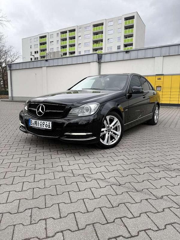 Gebraucht Mercedes C250 Avantgarde 204 PS (150 kW) 2011 Schwarz Limousine