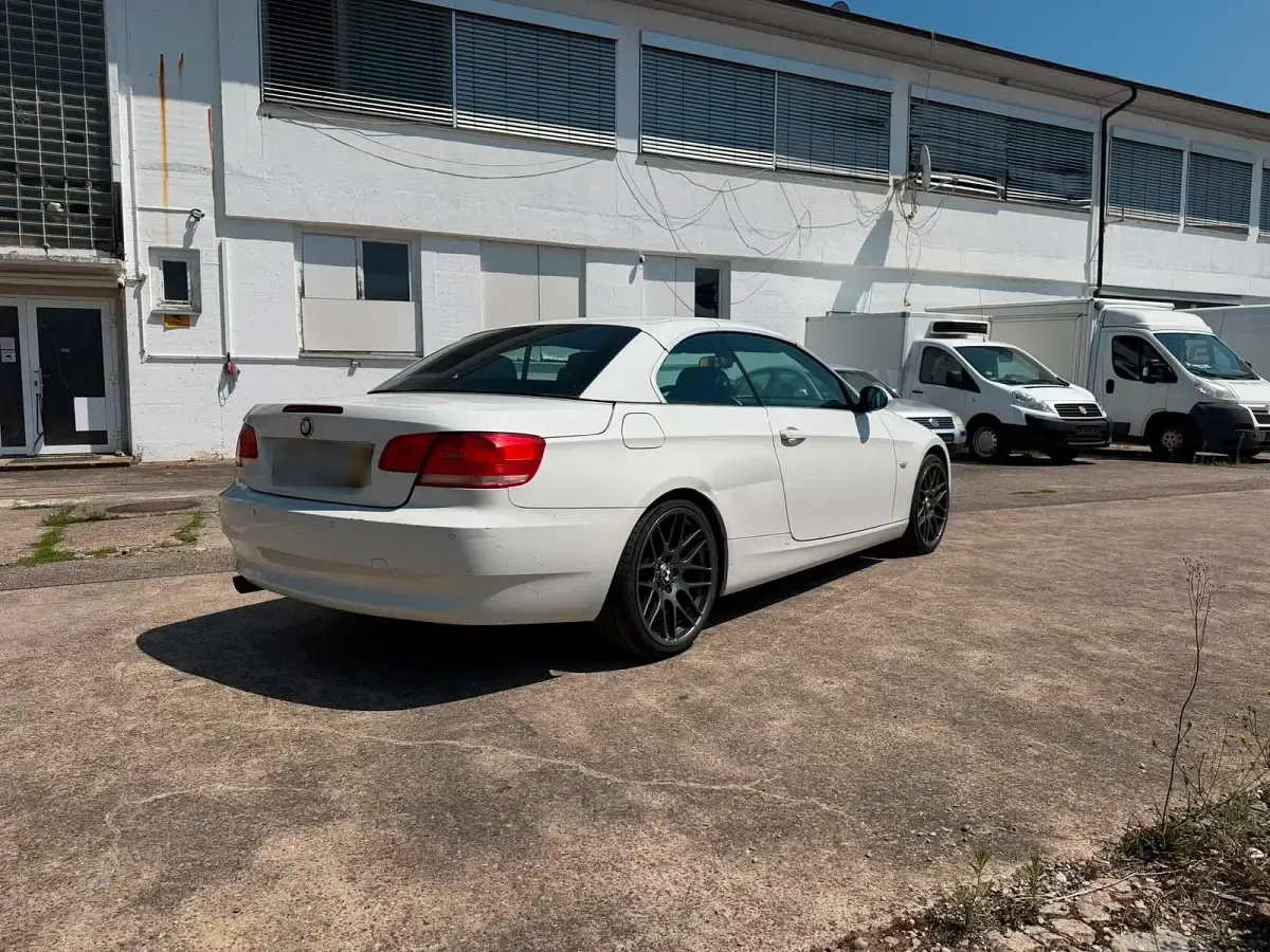 Gebraucht BMW 320 Cabriolet 170 PS (125 kW) 2008 Weiß Cabrio