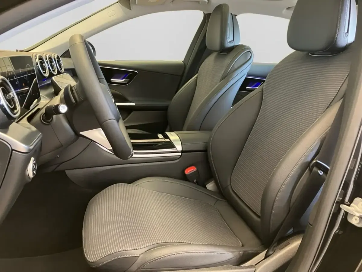 Gebraucht Mercedes C220 Avantgarde 197 PS (144 kW) 2025 Schwarz Limousine
